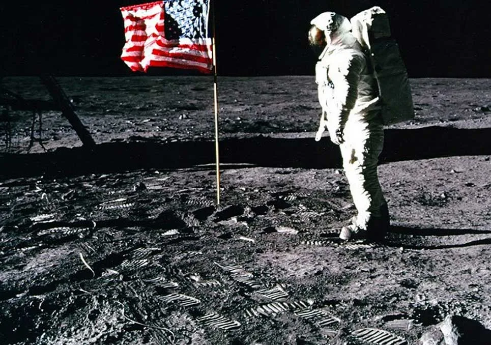 urma luna neil armstrong2