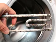 Soluția mai puțin știută pentru eliminarea calcarului de pe robinete și din toaletă eliminarea calcarului de pe robinete