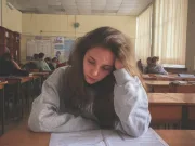 Ora la care dai examenul ar putea decide dacă îl pici sau îl treci Ora la care dai examenul ar putea decide dacă îl pici sau îl treci