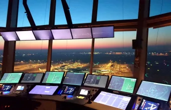 aeroporturile noastre transmit o invitație extratereștrilor
