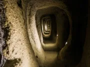 Un bărbat a dărâmat un perete din subsolul casei sale și a descoperit un oraș subteran antic care putea adăposti 20.000 de oameni Derinkuyu oraș subteran antic