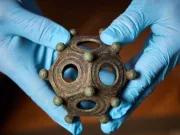 Obiectul de neînțeles. De ce au creat romanii un artefact perfect, cu 12 fețe, pe care nu l-au menționat niciodată? au creat romanii un artefact perfect dodecaedru