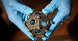au creat romanii un artefact perfect dodecaedru