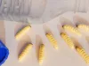 omizi mâncând plastic
