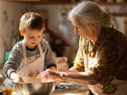 De ce trăim mai mult decât orice altă primată? Știința are un răspuns surprinzător și are un singur nume: bunica