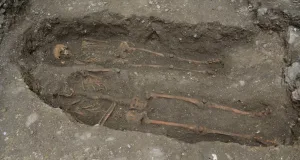 Arheologii au descoperit zeci de schelete sub Turnul Londrei, inclusiv victime ale Ciumei Negre
