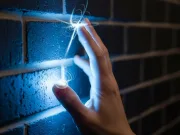 De ce nu putem trece prin pereți dacă atomii sunt în mare parte spațiu gol?