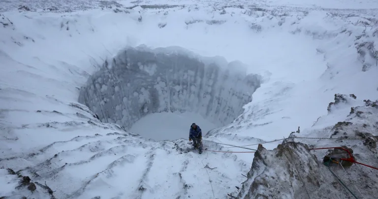 craterele gigantice din Siberia