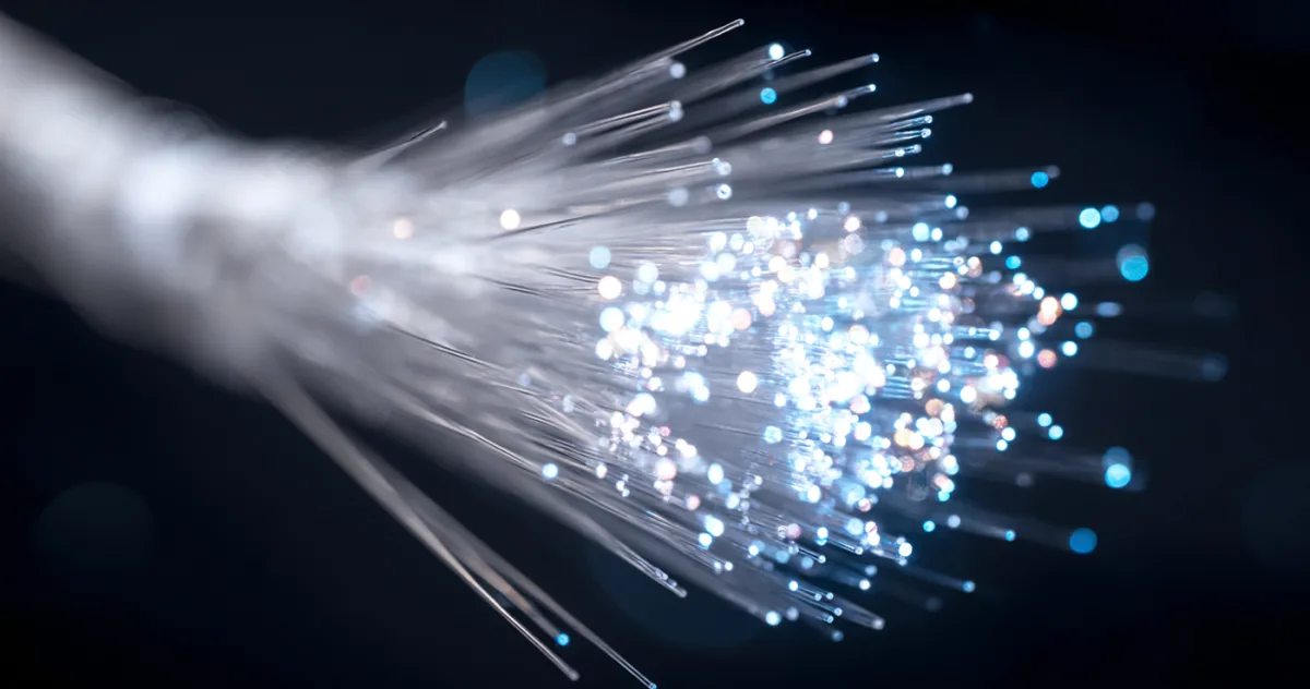 atomii conectați pentru prima dată la internet prin fibră optică