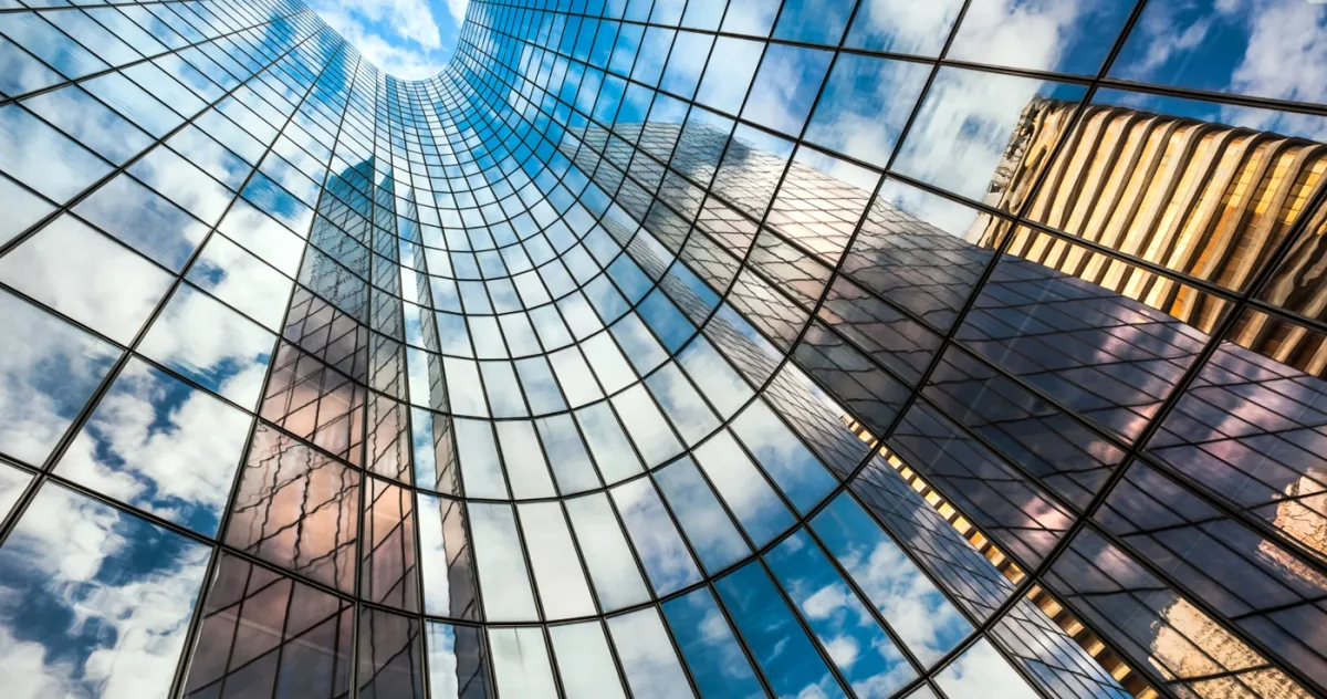 Noul „strat aplicat ferestrelor pentru energie solară” din China poate capta energia și alimenta dispozitivele casnice