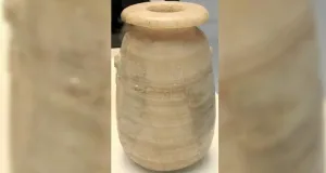 Opium descoperit într-un vas egiptean antic rar, dedicat „marelui rege Xerxes”