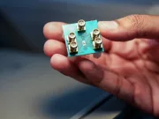 Oamenii de știință au creat primul cip alimentat cu microunde. Este uimitor de rapid și consumă aproape zero energie cip alimentat cu microunde