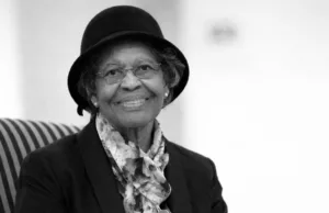 Femeia care a calculat forma exactă a Pământului — și aproape a dispărut din istorie: Gladys West. Matematica invizibilă din spatele fiecărui GPS gps Gladys WEst