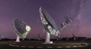 Primul semnal radio detectat de la cometa interstelară 3I/ATLAS