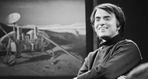 Carl Sagan când a afirmat că „toți suntem făcuți din praf de stele”