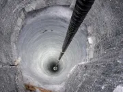 Chiar ar fi posibil să săpăm o gaură dintr-o parte în alta a Pământului și să ieșim pe partea cealaltă? o gaură dintr-o parte în alta a Pământului