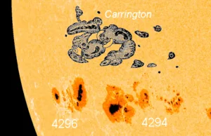 O pată solară monstruoasă, de mărimea celei care a provocat Evenimentul Carrington, este țintită spre Pământ