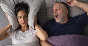 De ce oamenii care sforăie nu se trezesc singuri