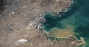 Pământul se scufundă sub picioarele noastre