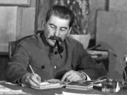 născut Stalin
