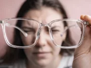 Miopia explodează la nivel global, iar cercetătorii cred că au găsit vinovatul ascuns în casele noastre Miopia explodează la nivel global