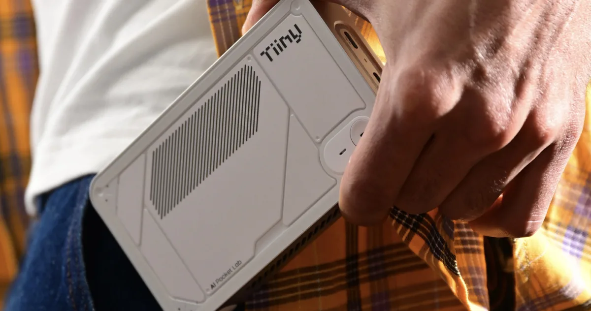 Cel mai mic supercomputer AI din lume încape în buzunar