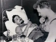 „Am simțit că-mi stă inima”: Leonid Rogozov, chirurgul care s-a operat singur în Antarctica, folosind o oglindă Leonid Rogozov, chirurgul care s-a operat singur în Antarctica