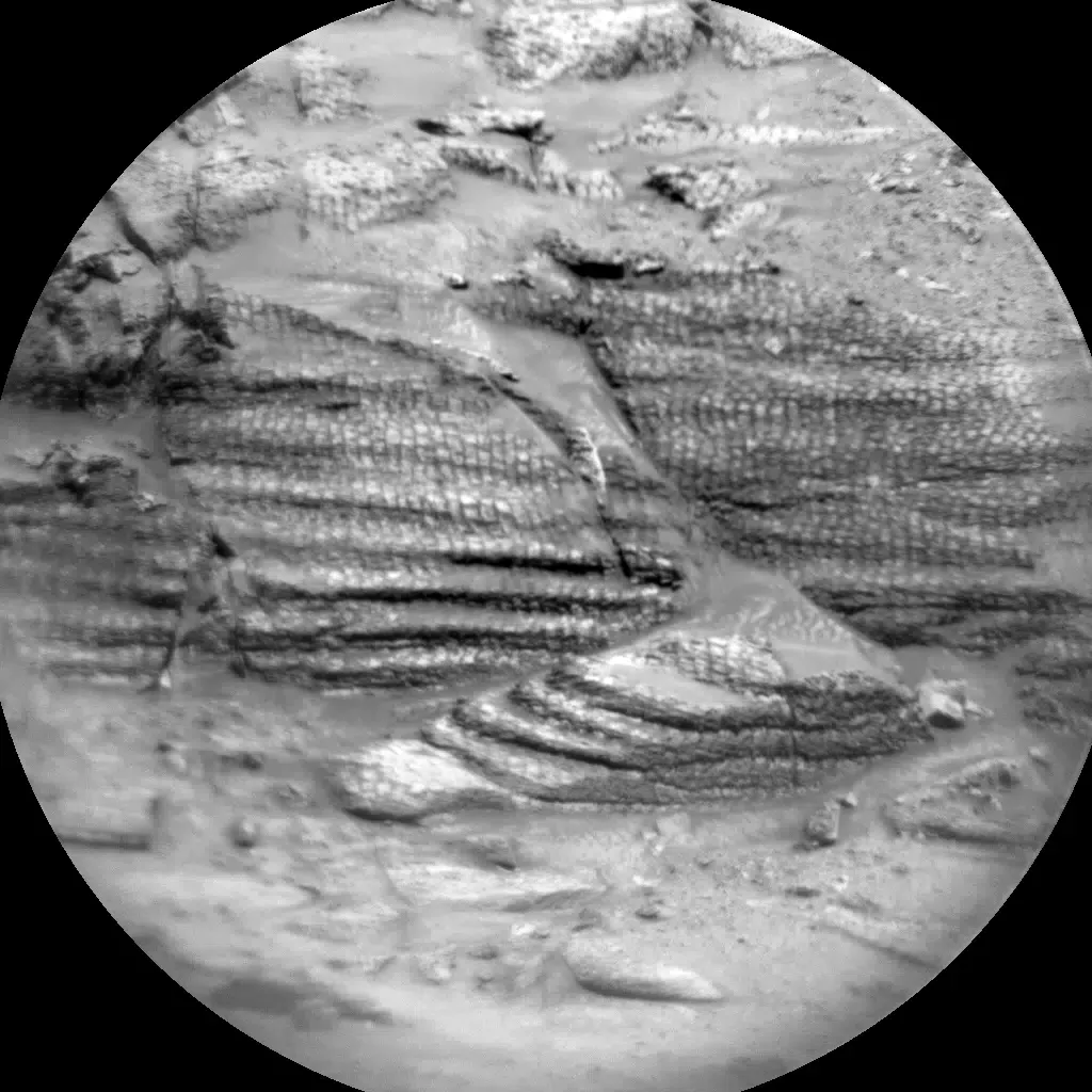 Această imagine a fost realizată de instrumentul Chemistry & Camera (ChemCam) de la bordul roverului Curiosity al NASA, pe Marte, în ziua 4569 (13 iunie 2025, ora 17:53:55 UTC).
Credite: NASA/JPL-Caltech/LANL/CNES/CNRS/IRAP/IAS/LPG