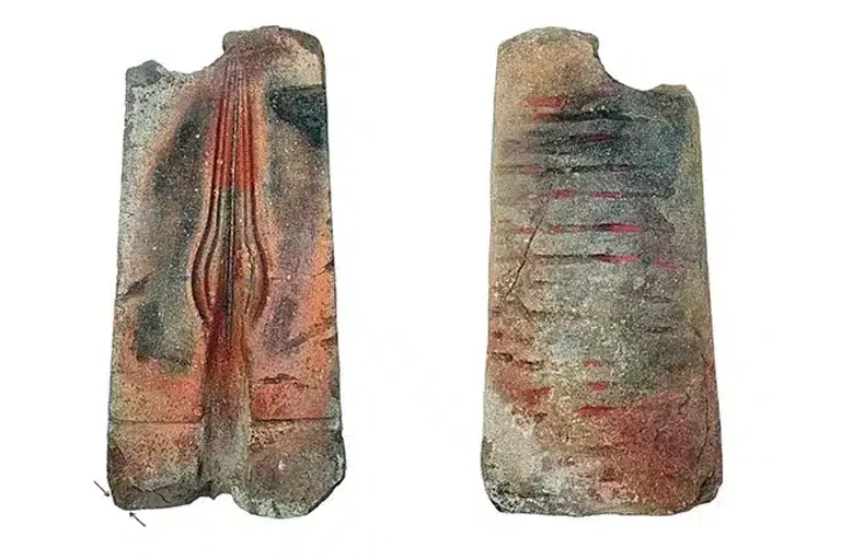 Această matriță pentru vârfuri de suliță datează din Epoca Bronzului