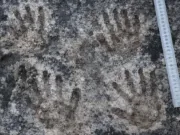 urme preistorice de mâini în Tibet