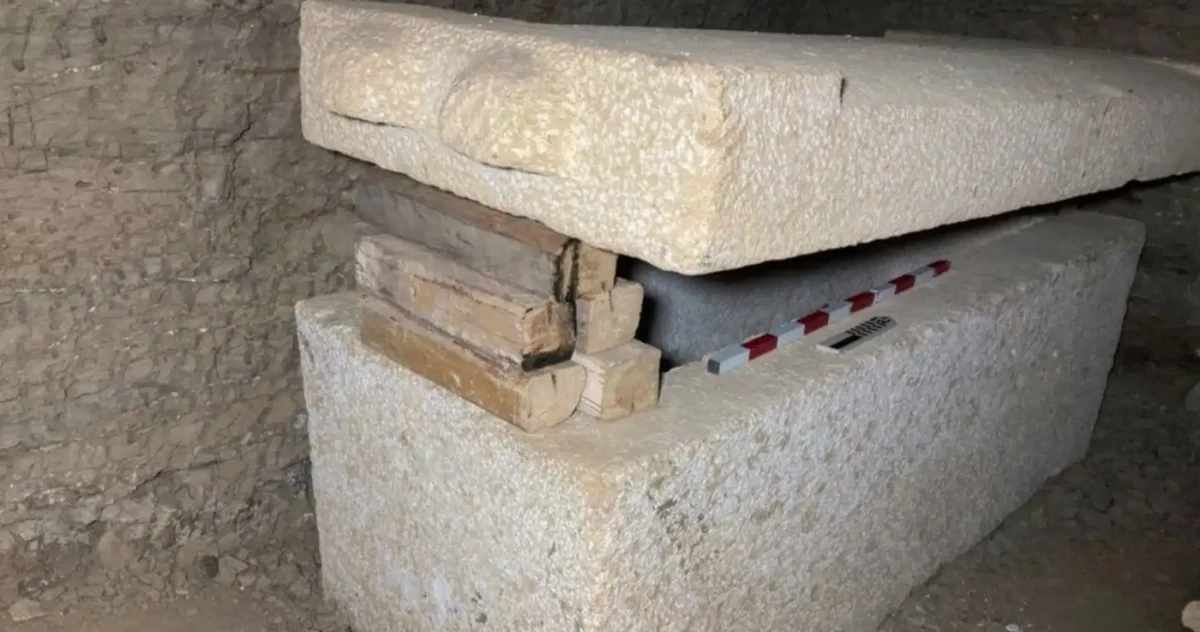 mumie acoperită cu aur Saqqara