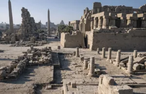 Descoperire arheologică la Luxor: o stelă romană cu împăratul Tiberius a fost descoperită la templul antic Karnak descoperire arheologică Luxor