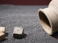 Oamenii de știință au crezut că sunt simple fragmente osoase, dar s-a dovedit că sunt zaruri vechi de peste 12.000 de ani cele mai vechi zaruri din lume