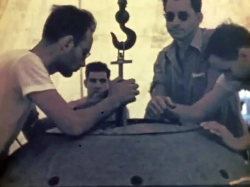 Harry Daghlian si Louis Slotin în timpul testului Trinity