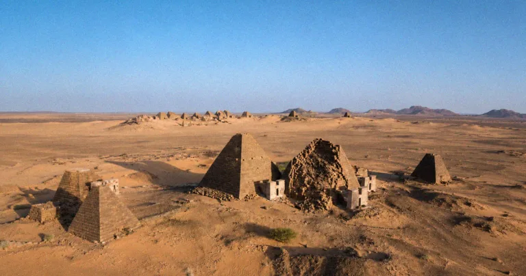 ce țară are cele mai multe piramide
