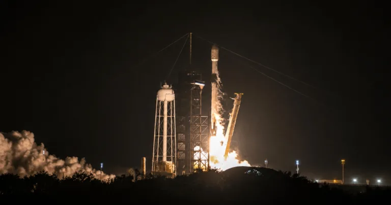 O rachetă SpaceX s-a ciocnit de Lună, iar telescoapele au surprins norul de sodiu și litiu