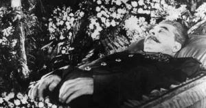 cadavrul lui Stalin