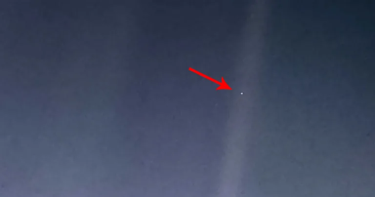 Voyager 1 a aruncat o ultimă privire înapoi spre Pământ acum 36 de ani. Astăzi, imaginea este mai relevantă ca niciodată