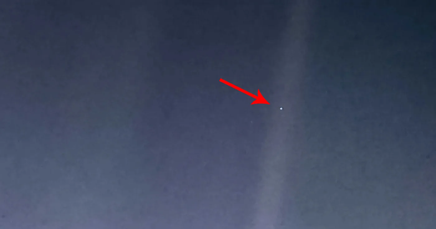 Voyager 1 a aruncat o ultimă privire înapoi spre Pământ acum 36 de ani. Astăzi, imaginea este mai relevantă ca niciodată