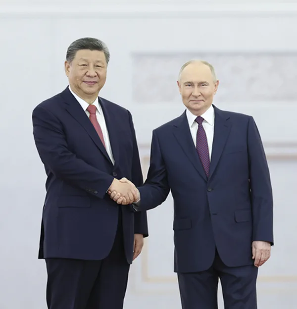 Președinții Vladimir Putin al Rusiei și Xi Jinping al Chinei